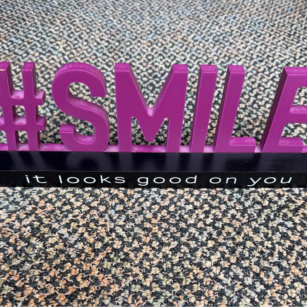 🎀 “#SMILE it looks good on you”home decor desk/dresser/counter wooden sign 🎀